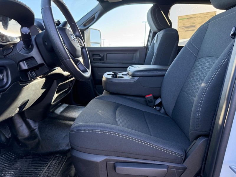 Ram 2500 Vehicle Full-screen Gallery Image 17
