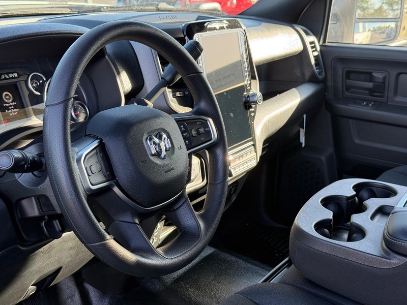 Ram 2500 Vehicle Full-screen Gallery Image 18
