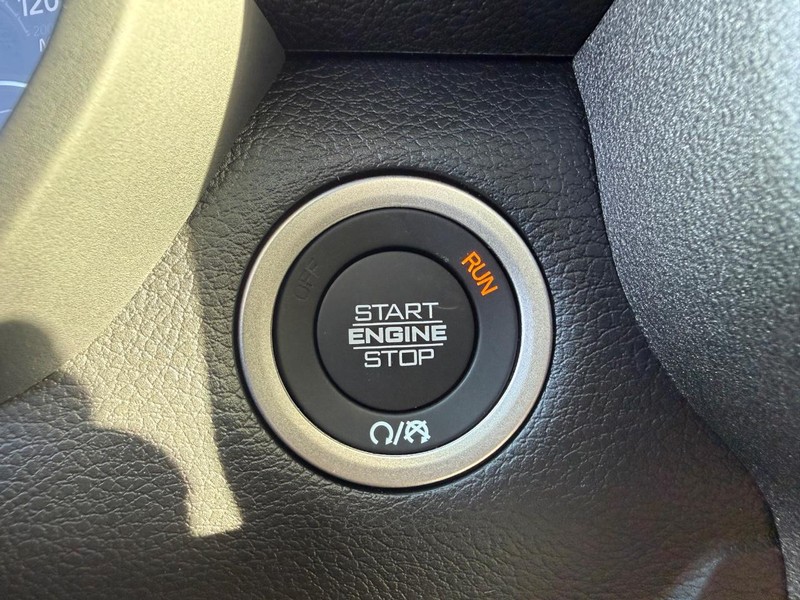 Ram 2500 Vehicle Full-screen Gallery Image 21