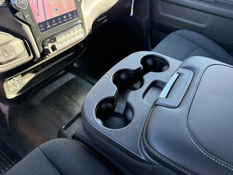 Ram 2500 Vehicle Full-screen Gallery Image 25