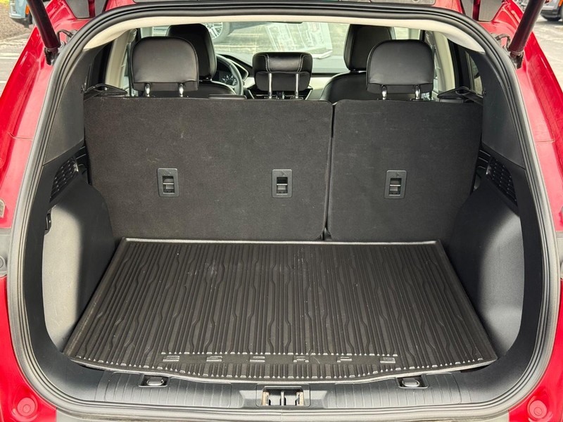 Ford Escape Vehicle Full-screen Gallery Image 07