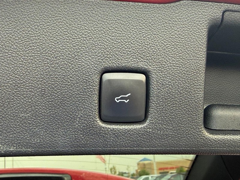 Ford Escape Vehicle Full-screen Gallery Image 08