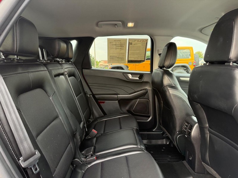 Ford Escape Vehicle Full-screen Gallery Image 11