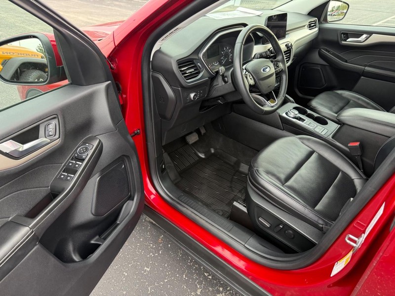 Ford Escape Vehicle Full-screen Gallery Image 17