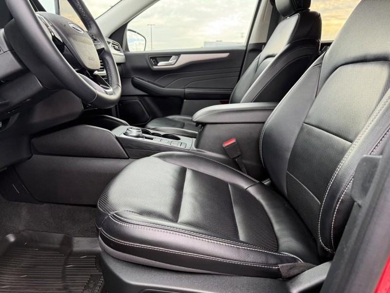 Ford Escape Vehicle Full-screen Gallery Image 18