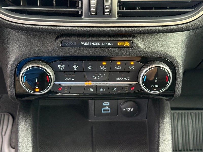 Ford Escape Vehicle Full-screen Gallery Image 26