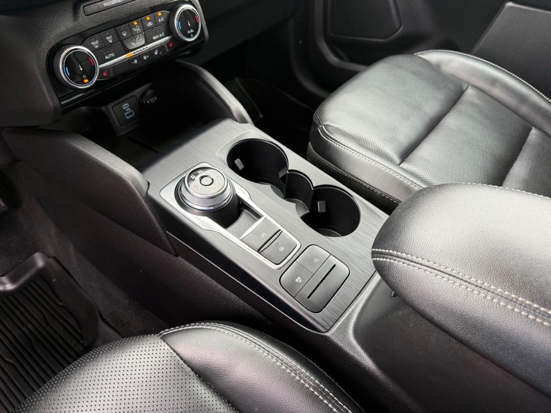 Ford Escape Vehicle Full-screen Gallery Image 27