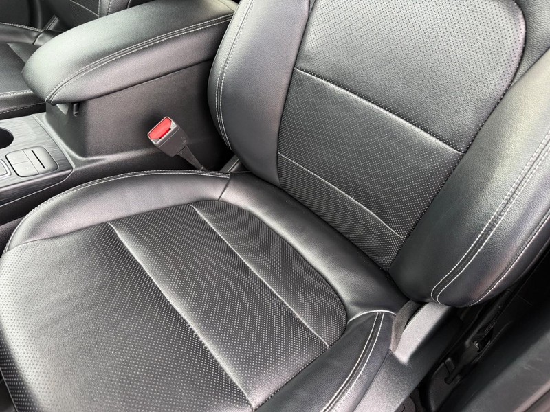 Ford Escape Vehicle Full-screen Gallery Image 31
