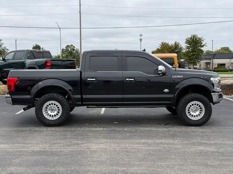 Ford F-150 Vehicle Full-screen Gallery Image 02