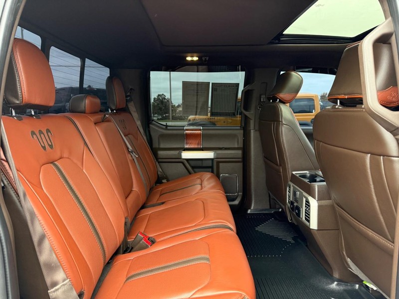 Ford F-150 Vehicle Full-screen Gallery Image 11