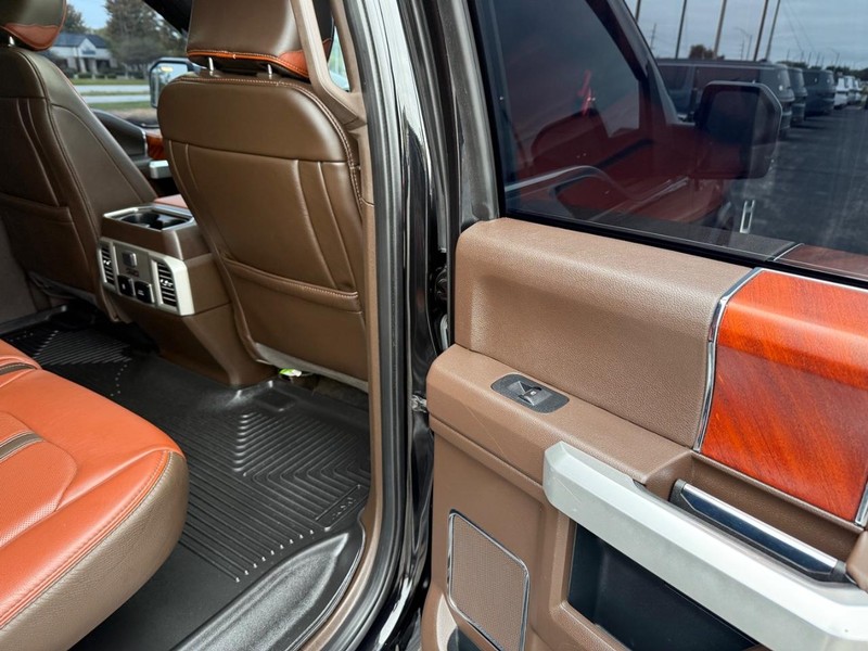 Ford F-150 Vehicle Full-screen Gallery Image 12