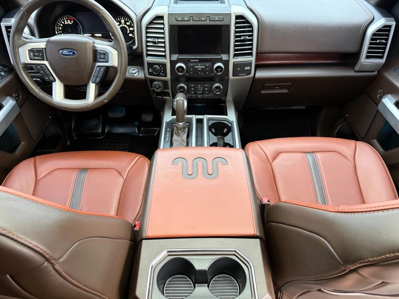 Ford F-150 Vehicle Full-screen Gallery Image 14