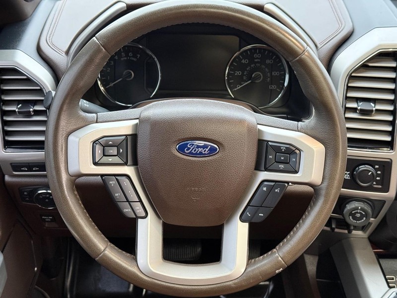 Ford F-150 Vehicle Full-screen Gallery Image 15