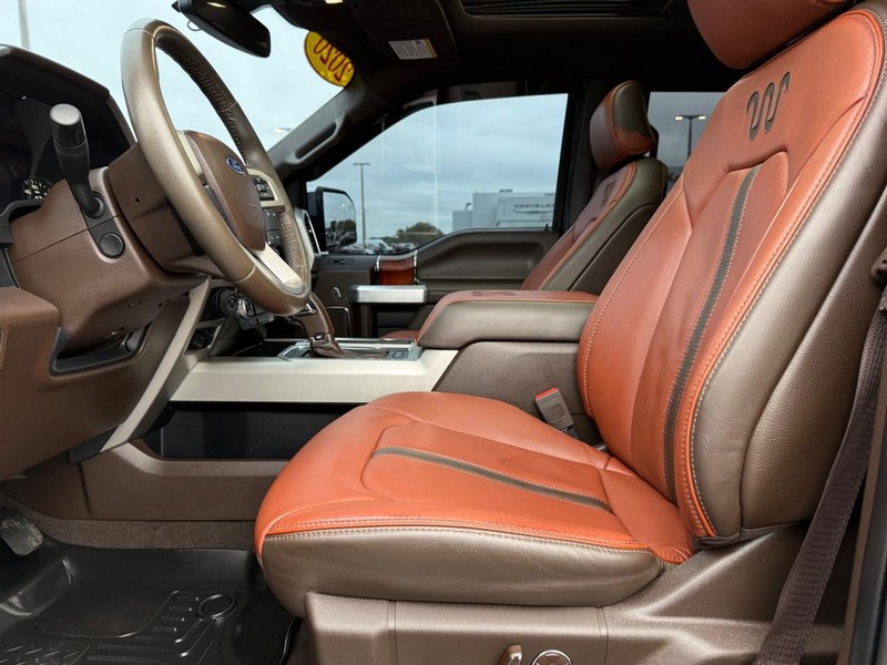 Ford F-150 Vehicle Full-screen Gallery Image 19