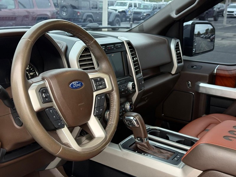 Ford F-150 Vehicle Full-screen Gallery Image 20