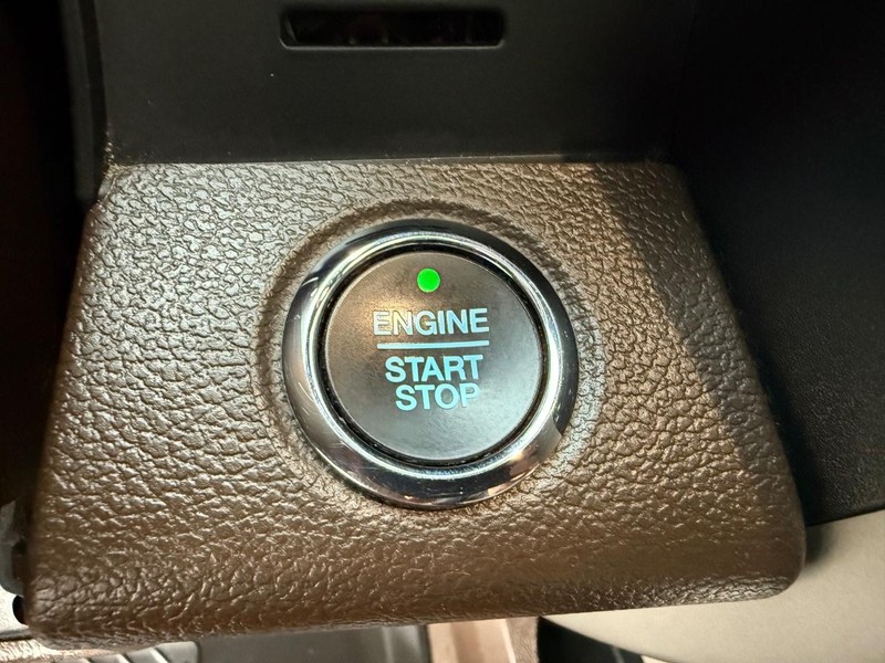 Ford F-150 Vehicle Full-screen Gallery Image 23
