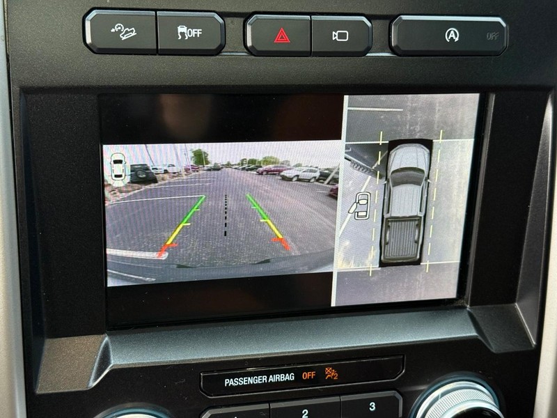 Ford F-150 Vehicle Full-screen Gallery Image 26