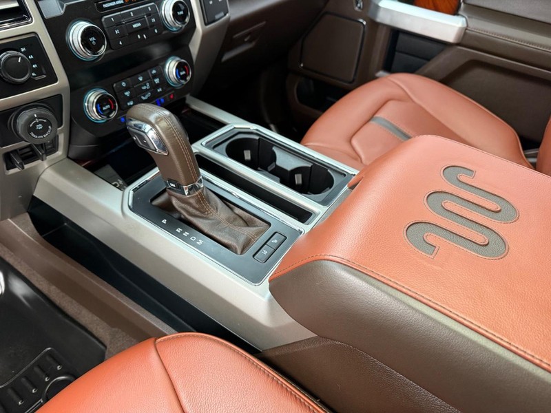 Ford F-150 Vehicle Full-screen Gallery Image 28
