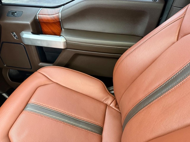 Ford F-150 Vehicle Full-screen Gallery Image 29