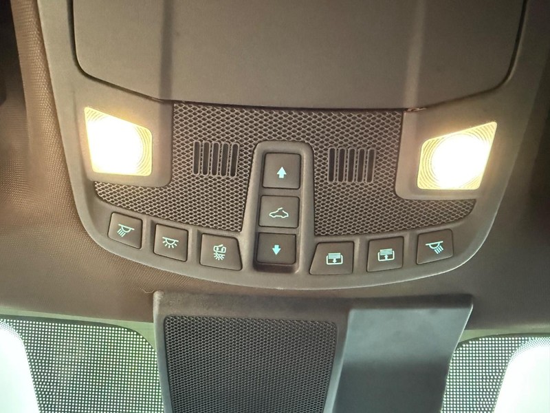 Ford F-150 Vehicle Full-screen Gallery Image 30