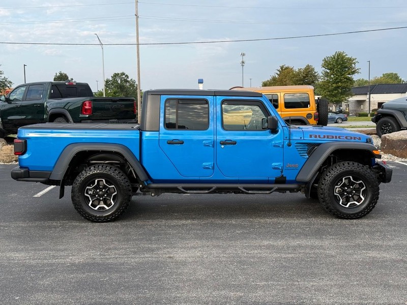 Jeep Gladiator Vehicle Full-screen Gallery Image 2