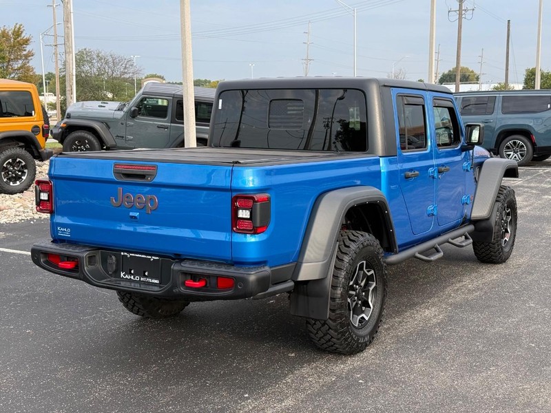 Jeep Gladiator Vehicle Full-screen Gallery Image 3