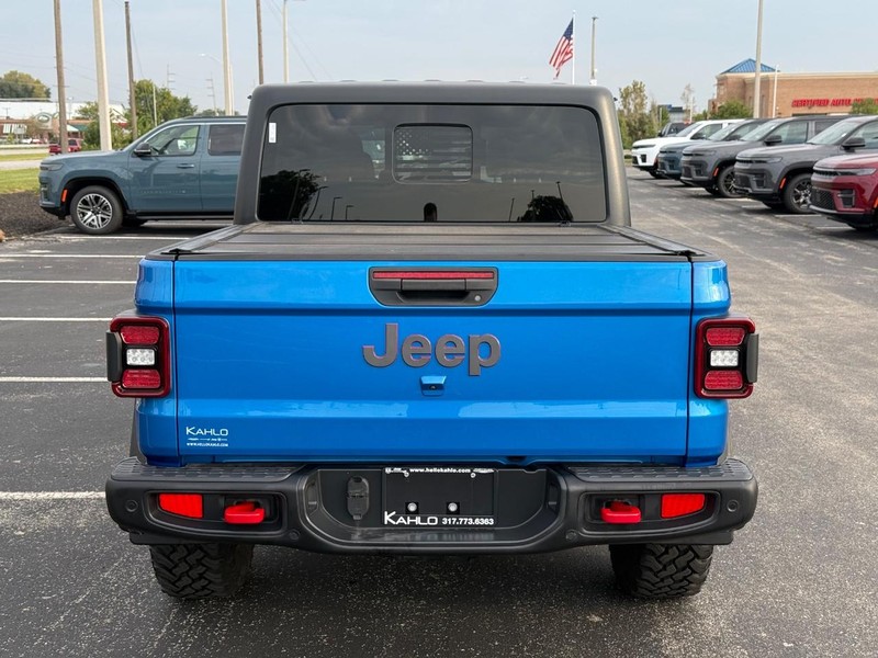 Jeep Gladiator Vehicle Full-screen Gallery Image 4
