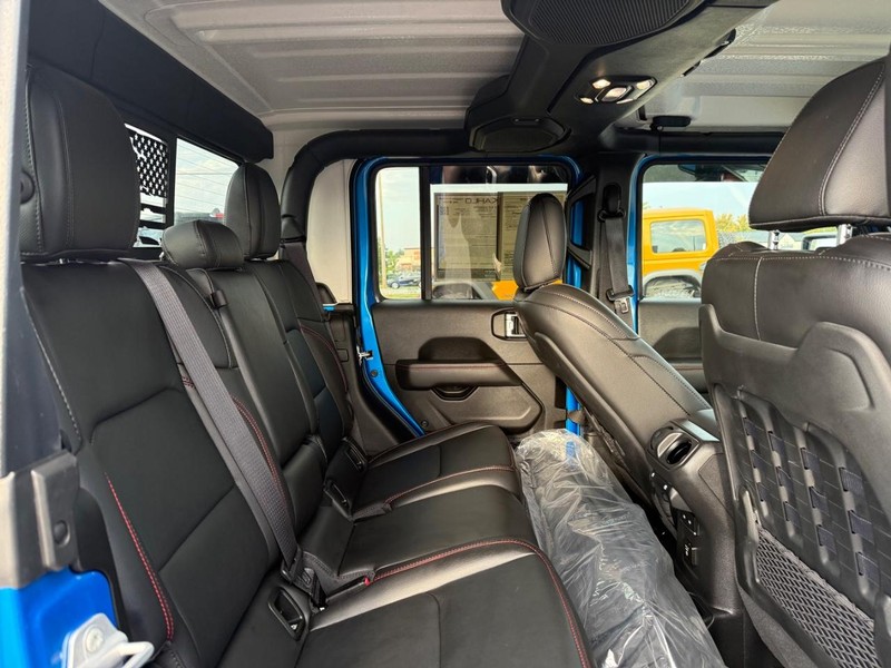 Jeep Gladiator Vehicle Full-screen Gallery Image 10