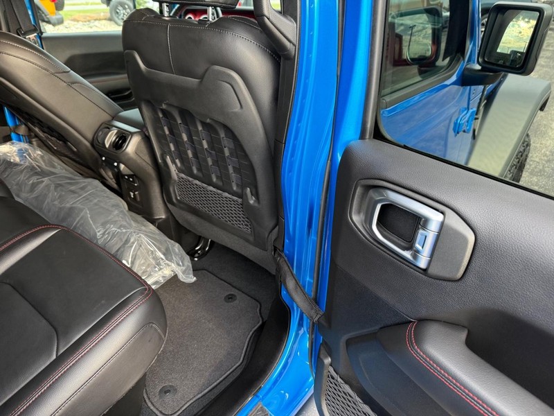 Jeep Gladiator Vehicle Full-screen Gallery Image 11