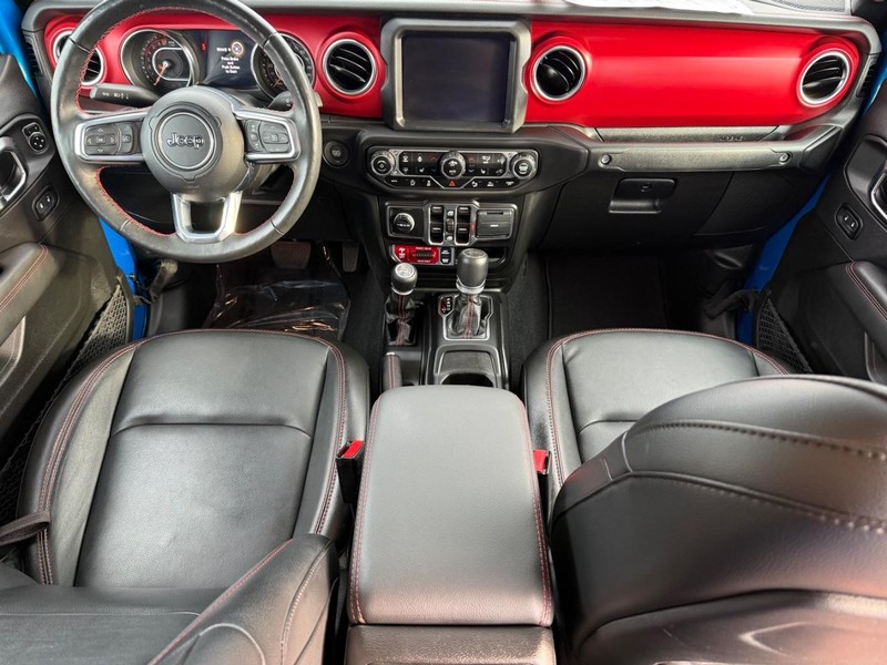 Jeep Gladiator Vehicle Full-screen Gallery Image 12