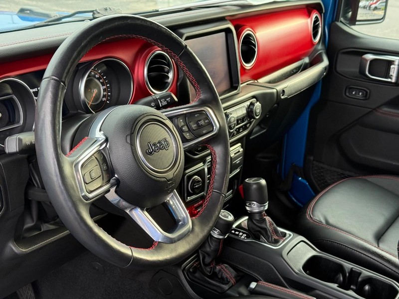 Jeep Gladiator Vehicle Full-screen Gallery Image 18