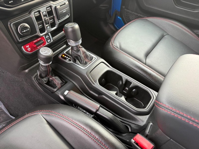 Jeep Gladiator Vehicle Full-screen Gallery Image 26