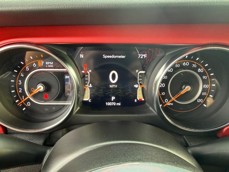 Jeep Gladiator Vehicle Full-screen Gallery Image 28