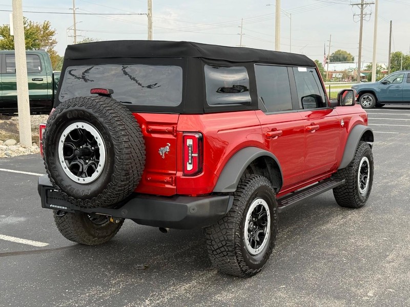 Ford Bronco Vehicle Full-screen Gallery Image 03