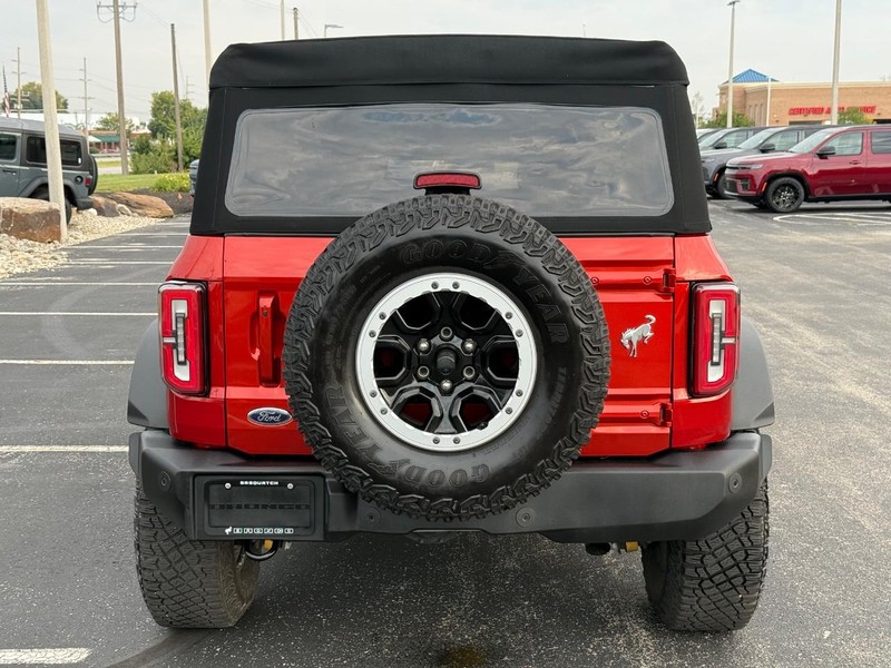 Ford Bronco Vehicle Full-screen Gallery Image 04
