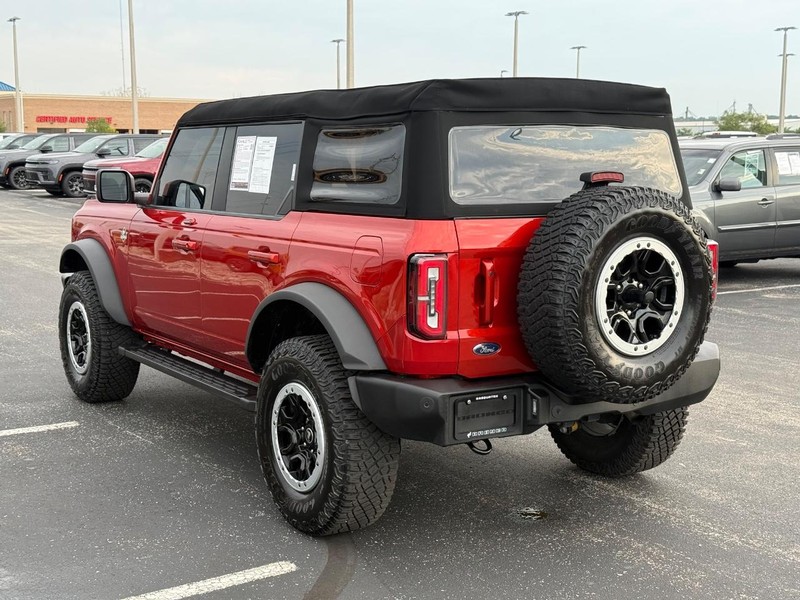 Ford Bronco Vehicle Full-screen Gallery Image 05