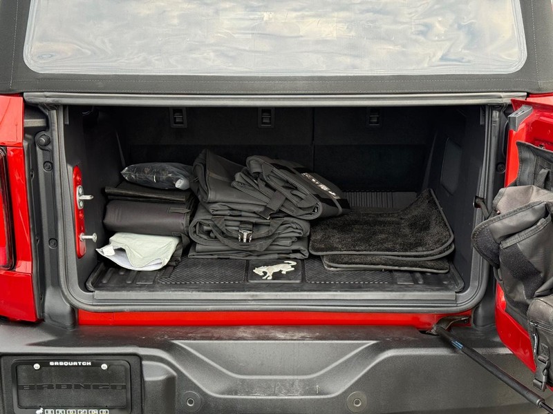 Ford Bronco Vehicle Full-screen Gallery Image 07