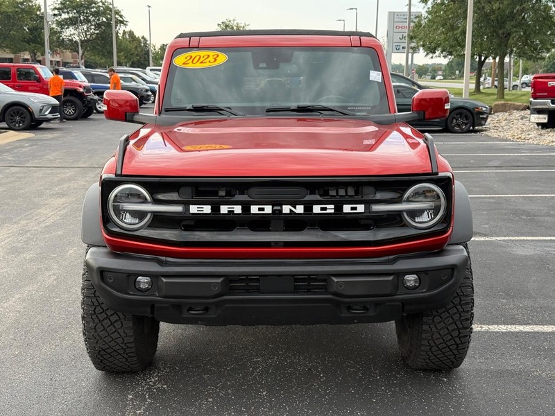 Ford Bronco Vehicle Full-screen Gallery Image 09