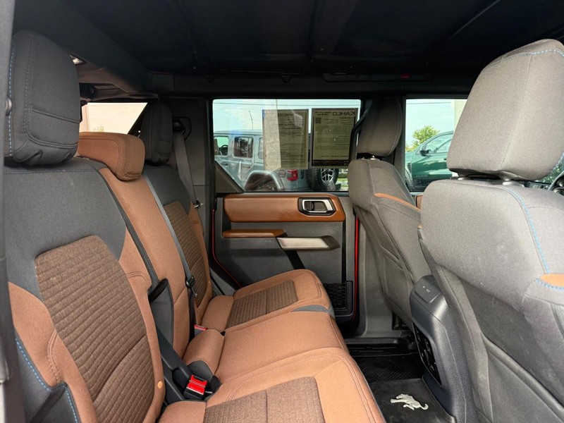 Ford Bronco Vehicle Full-screen Gallery Image 10