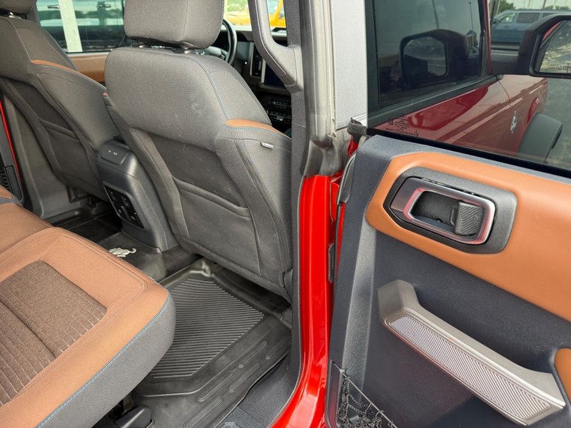 Ford Bronco Vehicle Full-screen Gallery Image 11