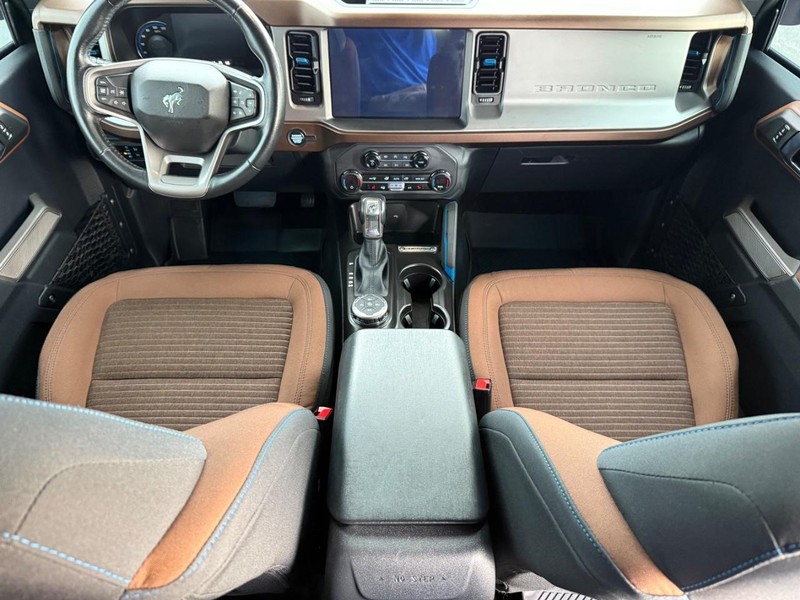 Ford Bronco Vehicle Full-screen Gallery Image 12