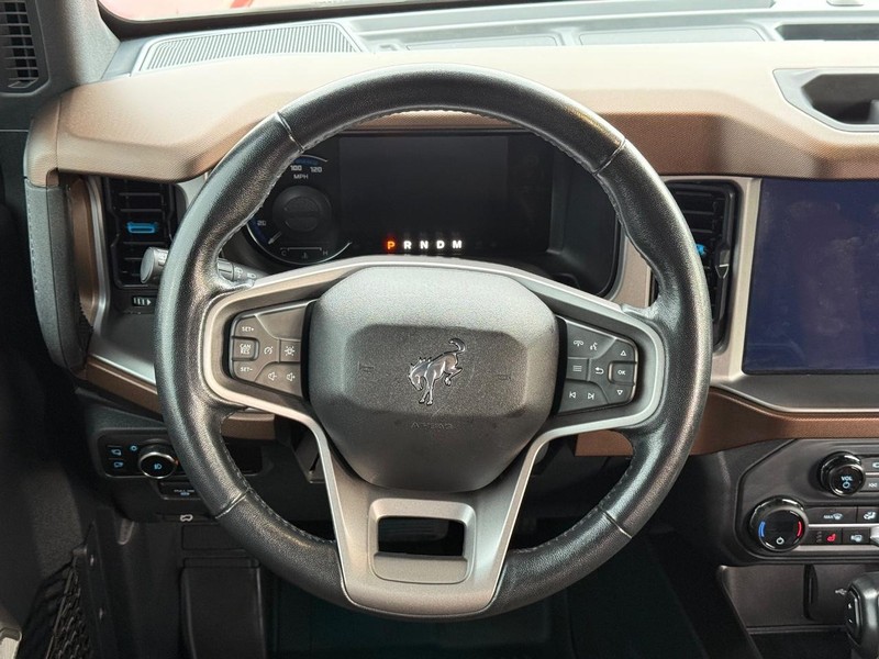 Ford Bronco Vehicle Full-screen Gallery Image 13