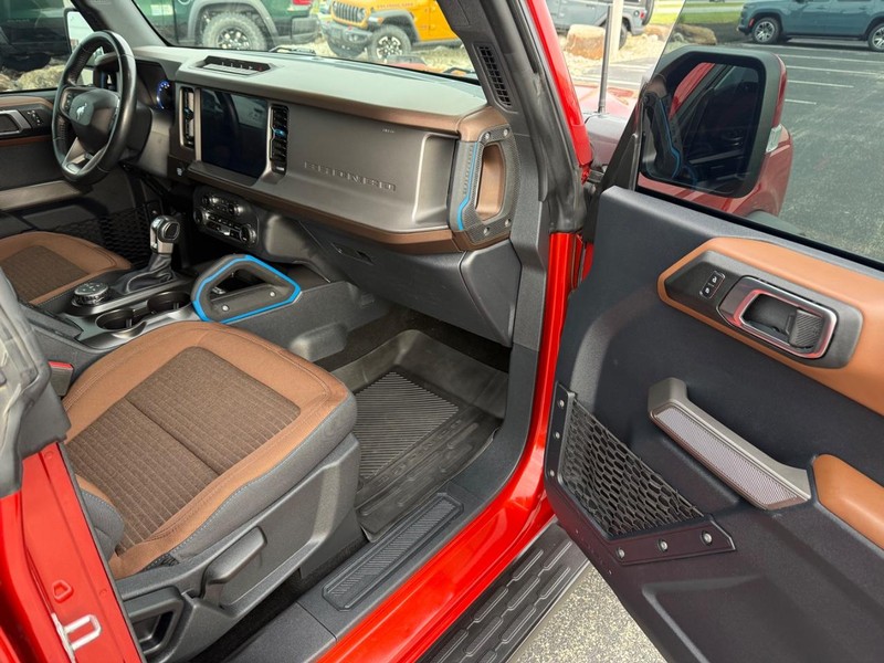 Ford Bronco Vehicle Full-screen Gallery Image 14