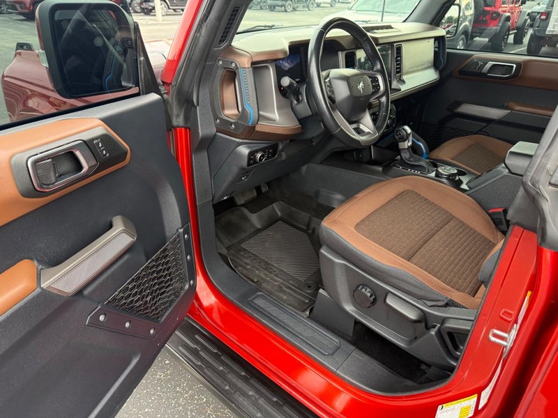 Ford Bronco Vehicle Full-screen Gallery Image 16