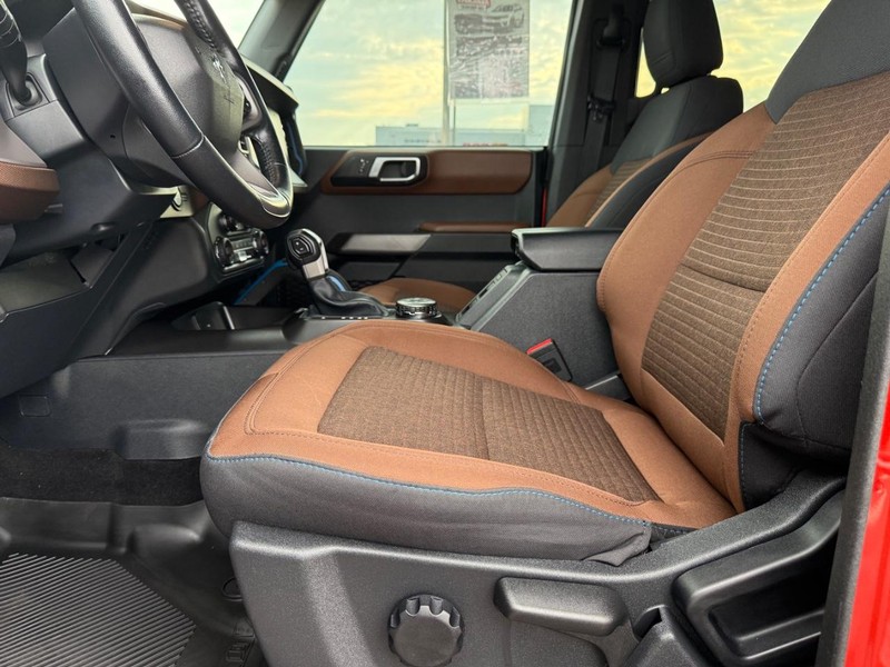 Ford Bronco Vehicle Full-screen Gallery Image 17