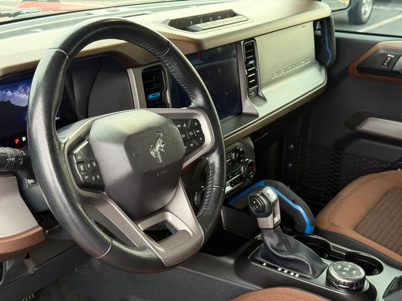 Ford Bronco Vehicle Full-screen Gallery Image 18