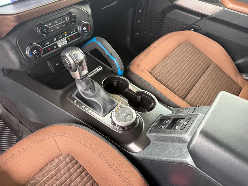 Ford Bronco Vehicle Full-screen Gallery Image 26