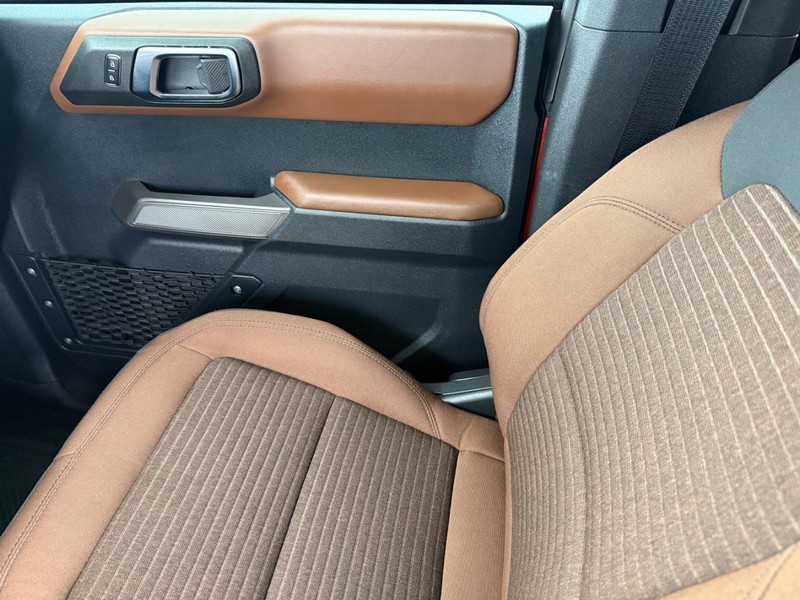 Ford Bronco Vehicle Full-screen Gallery Image 27