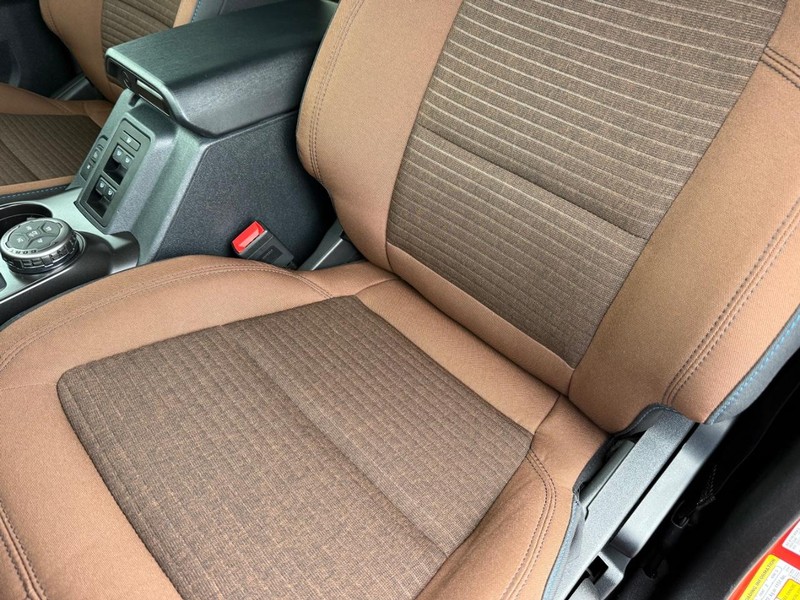 Ford Bronco Vehicle Full-screen Gallery Image 30