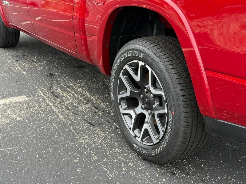 Ram 1500 Vehicle Full-screen Gallery Image 6